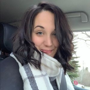 Meet your Posher, Jenessa